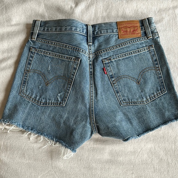Levi’s Wedgie Shorts - Picture 1 of 4